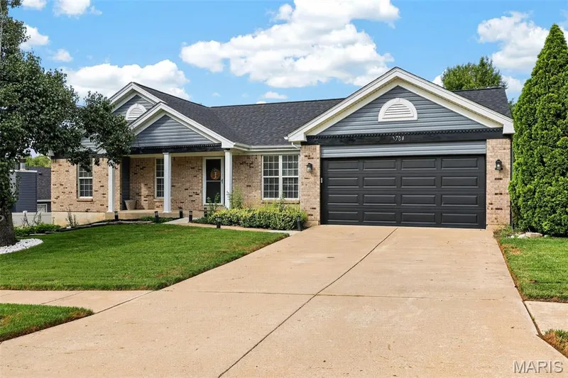 1704 Fairview Farms Circle, Wentzville, MO 63385 — listing photo 3 of 59