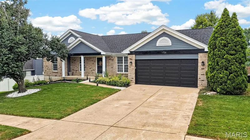 1704 Fairview Farms Circle, Wentzville, MO 63385 — listing photo 4 of 59
