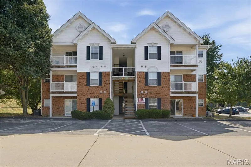 450 Benton Drive #J, St Peters, MO 63376 — listing photo 2 of 23