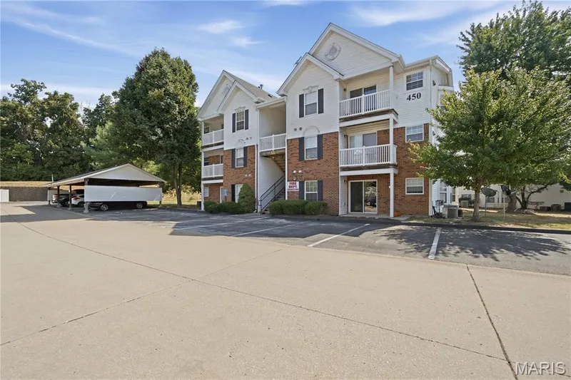 450 Benton Drive #J, St Peters, MO 63376 — listing photo 3 of 23