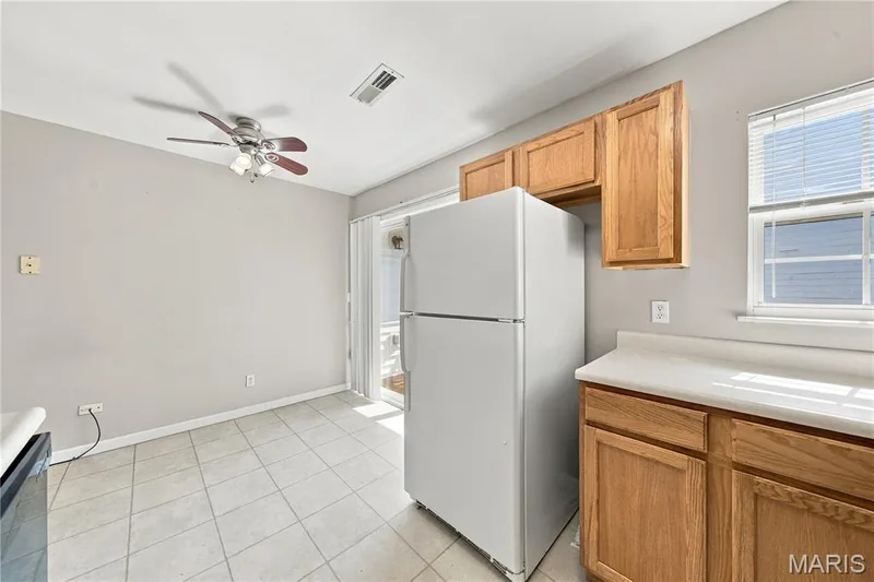 450 Benton Drive #J, St Peters, MO 63376 — listing photo 10 of 23