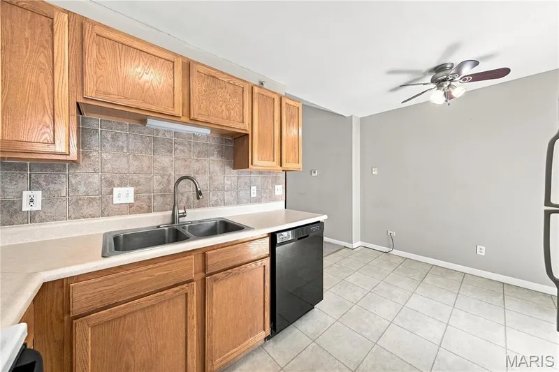 450 Benton Drive #J, St Peters, MO 63376 — listing photo 11 of 23