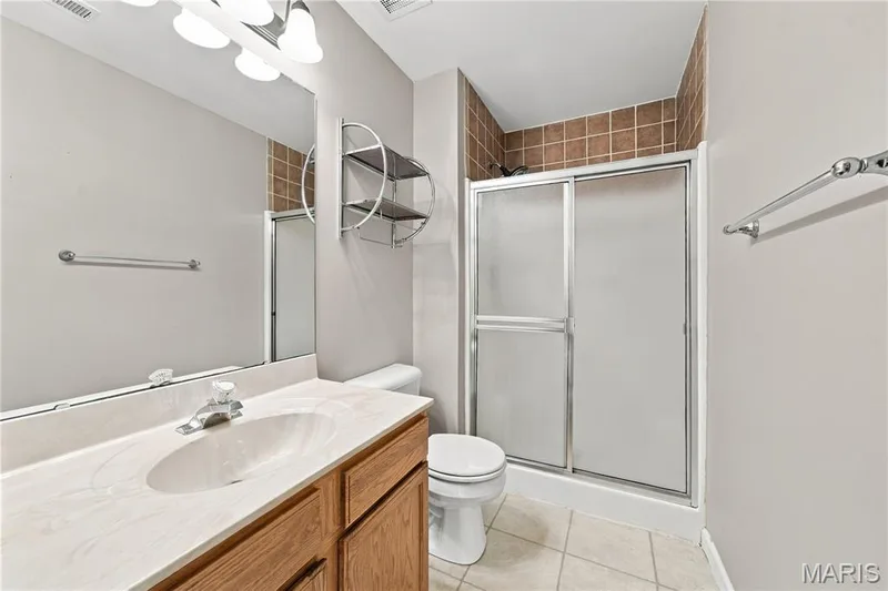 Hall Bathroom — 450 Benton Drive #J, St Peters, MO 63376