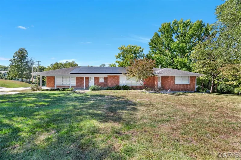 1 Saint Anthony Drive, St Peters, MO 63376 — listing photo 1 of 34