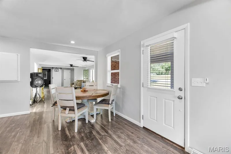 1 Saint Anthony Drive, St Peters, MO 63376 — listing photo 7 of 34