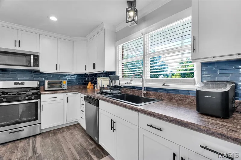 1 Saint Anthony Drive, St Peters, MO 63376 — listing photo 10 of 34