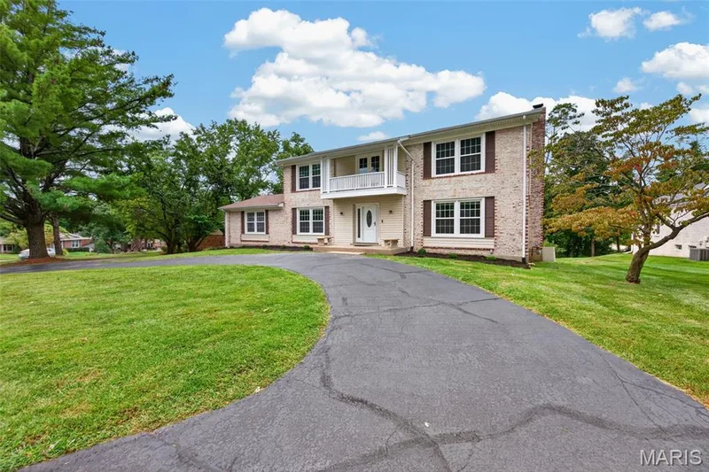 231 Renaldo Drive, Chesterfield, MO 63017 — listing photo 5 of 51