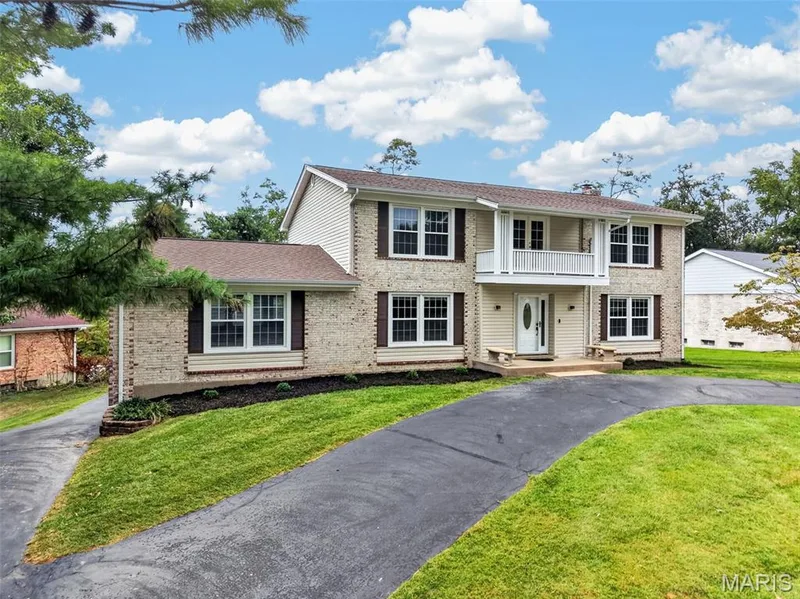 231 Renaldo Drive, Chesterfield, MO 63017 — listing photo 4 of 51