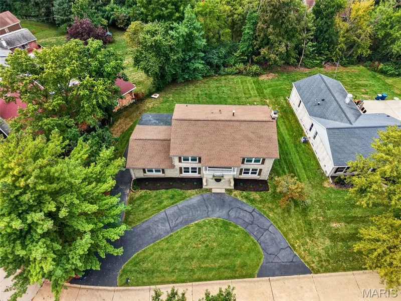 231 Renaldo Drive, Chesterfield, MO 63017 — listing photo 7 of 51