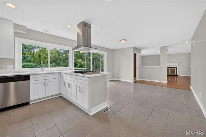 231 Renaldo Drive, Chesterfield, MO 63017 — listing photo 17 of 51
