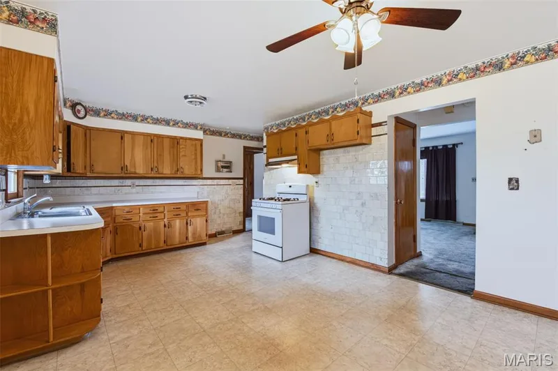 Kitchen - Gas Stove and huge eat-in kitchen! — 219 Mexico Road, Wentzville, MO 63385