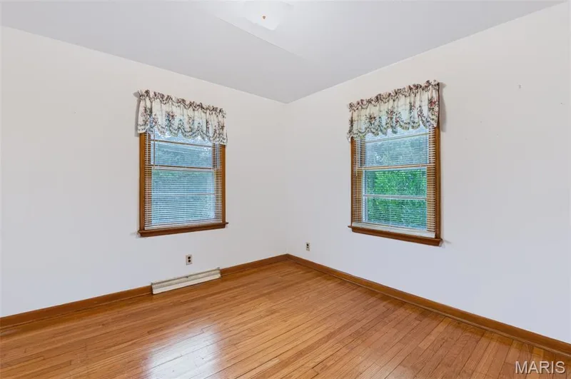 Bedroom with Hardwood Flooring - it's under the carpet in the living room, hallway and the other two bedrooms as well. — 219 Mexico Road, Wentzville, MO 63385