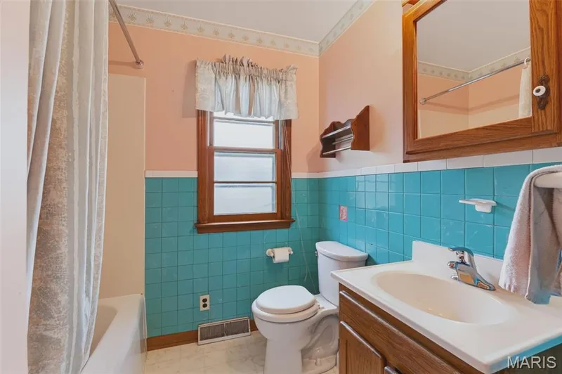Retro is back! Large Full Bathroom with colorful vintage tile and plenty of opportunity to make it your own. — 219 Mexico Road, Wentzville, MO 63385