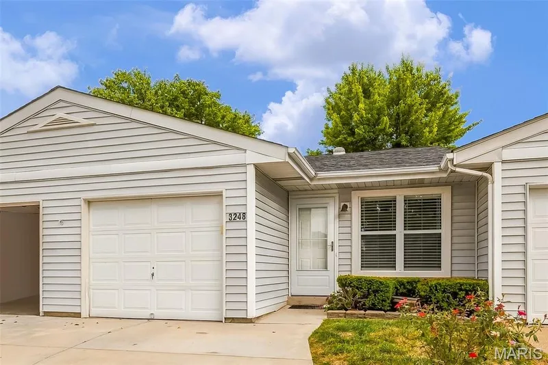 3248 Meadow Trail Drive #75, St Peters, MO β listing photo 1