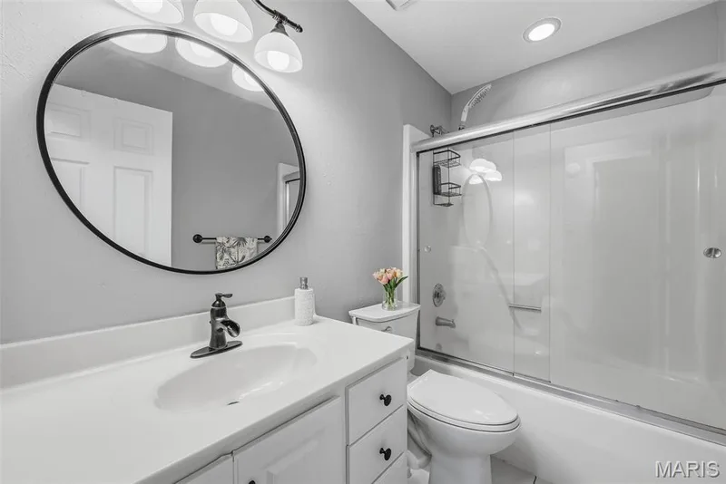 Main Floor Bathroom with Tub/Shower — 3248 Meadow Trail Drive #75, St Peters, MO 63376