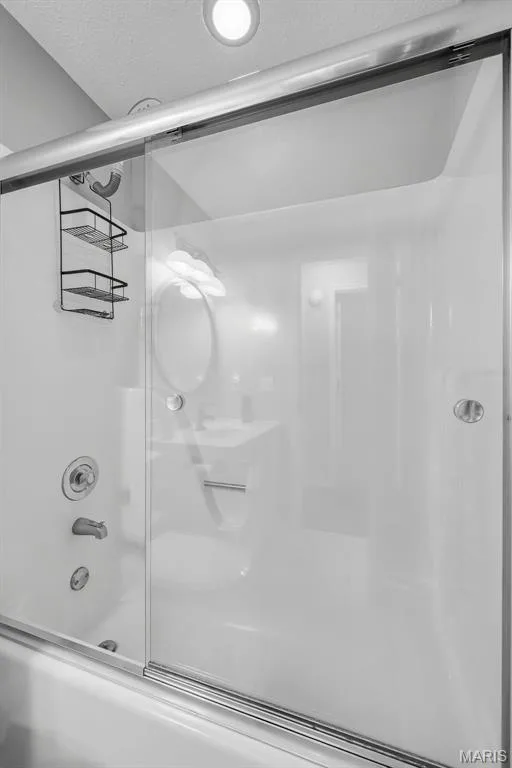 Tub/ Shower in Main Floor Bathrrom — 3248 Meadow Trail Drive #75, St Peters, MO 63376