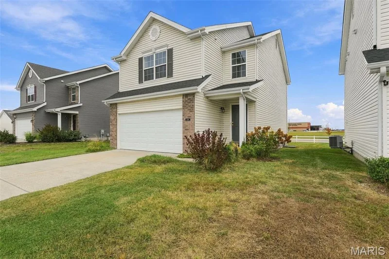 104 Baycrest Court, St Charles, MO 63301 — listing photo 2 of 24