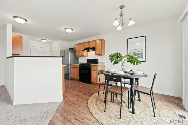 Dining room area — 104 Baycrest Court, St Charles, MO 63301