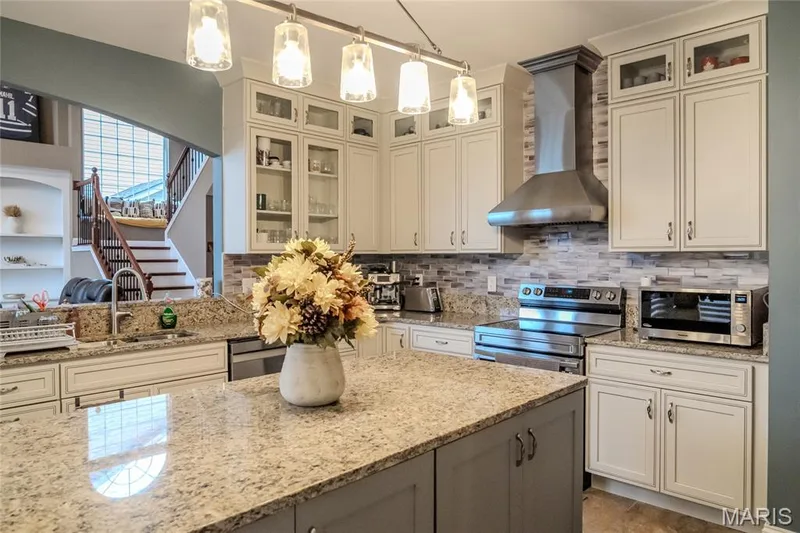 979 Bentley Park Circle, O'Fallon, MO 63368 — listing photo 10 of 53