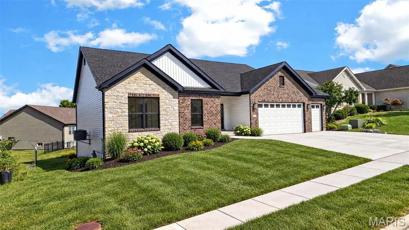 703 Vista Springs Court, Wentzville, MO 63385 — listing photo 3 of 84