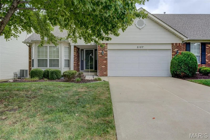 2107 McGregor Circle, O'Fallon, MO — listing photo 1