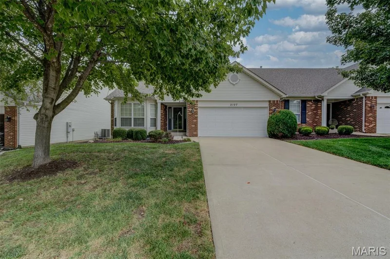 2107 McGregor Circle, O'Fallon, MO 63368 — listing photo 2 of 39