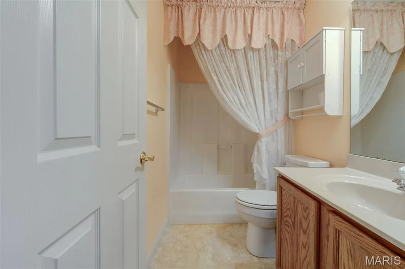 Hall Bathroom — 2107 McGregor Circle, O'Fallon, MO 63368