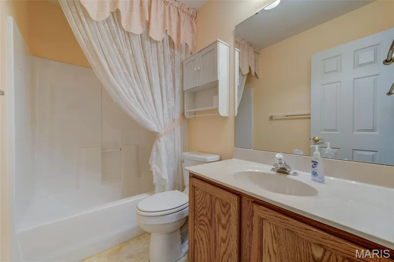 Hall Bathroom — 2107 McGregor Circle, O'Fallon, MO 63368