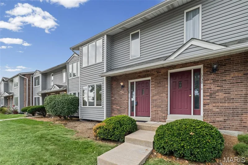 1728 Forest Hills Drive #B, St Charles, MO 63303 — listing photo 3 of 29