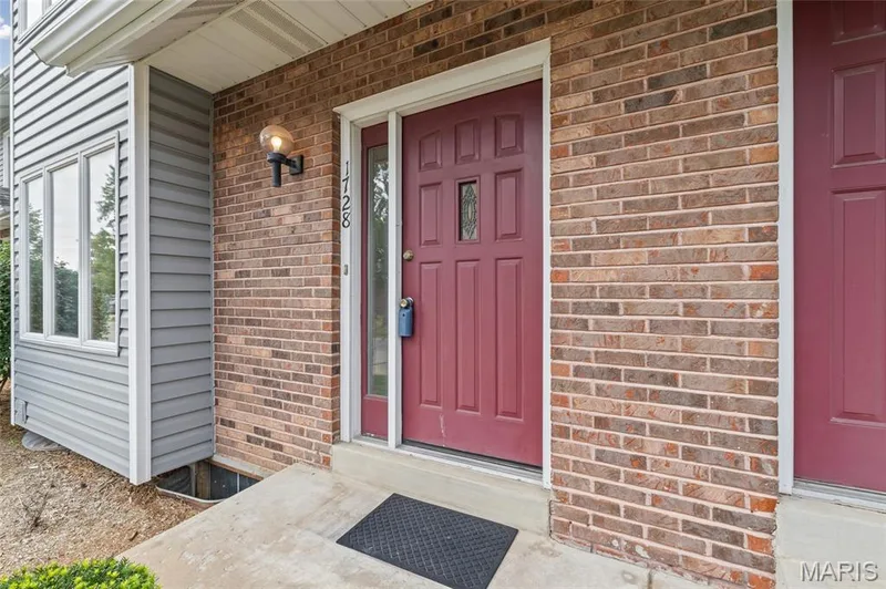 1728 Forest Hills Drive #B, St Charles, MO 63303 — listing photo 4 of 29
