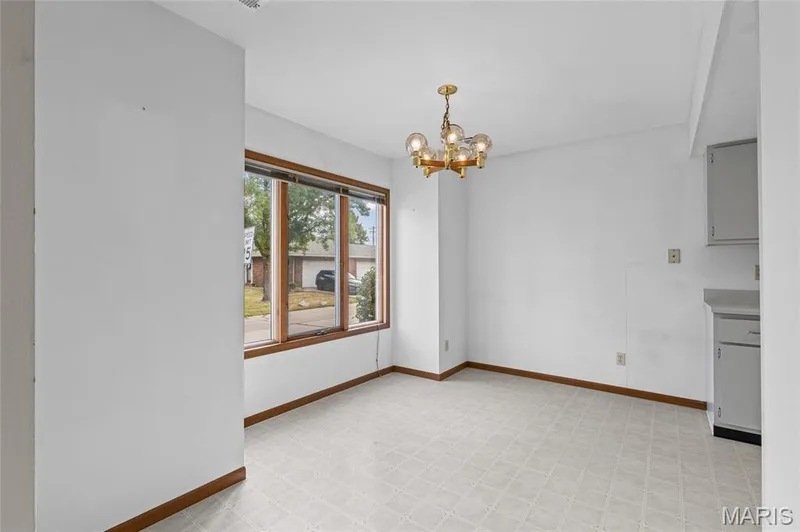 1728 Forest Hills Drive #B, St Charles, MO 63303 — listing photo 7 of 29