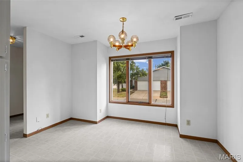1728 Forest Hills Drive #B, St Charles, MO 63303 — listing photo 8 of 29