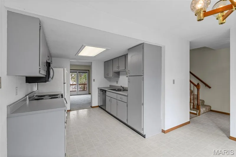 1728 Forest Hills Drive #B, St Charles, MO 63303 — listing photo 10 of 29