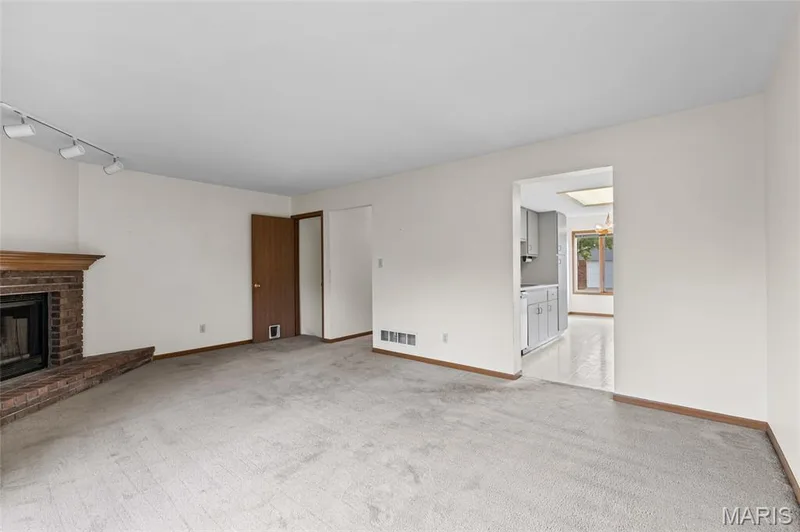 1728 Forest Hills Drive #B, St Charles, MO 63303 — listing photo 13 of 29