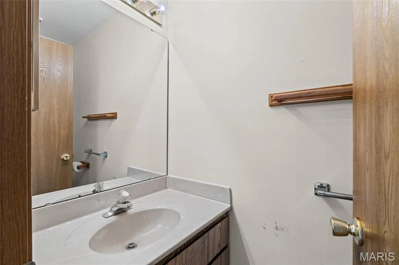 1728 Forest Hills Drive #B, St Charles, MO 63303 — listing photo 14 of 29