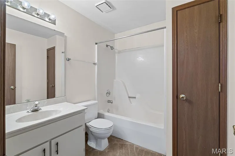 1728 Forest Hills Drive #B, St Charles, MO 63303 — listing photo 18 of 29