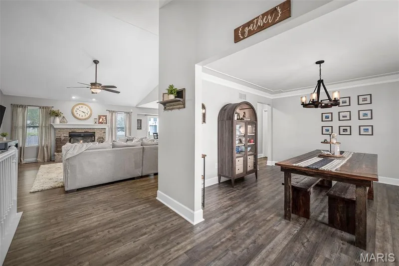 156 Old Williamsburg Parkway, Wentzville, MO 63385 — listing photo 4 of 56