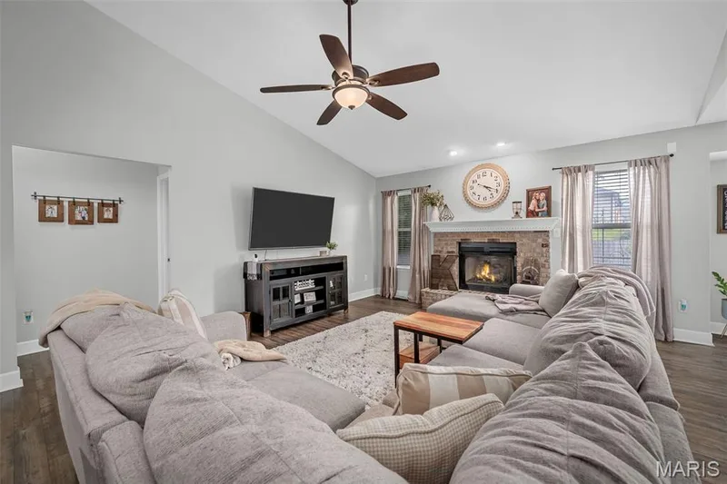 156 Old Williamsburg Parkway, Wentzville, MO 63385 — listing photo 6 of 56