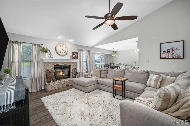 156 Old Williamsburg Parkway, Wentzville, MO 63385 — listing photo 7 of 56