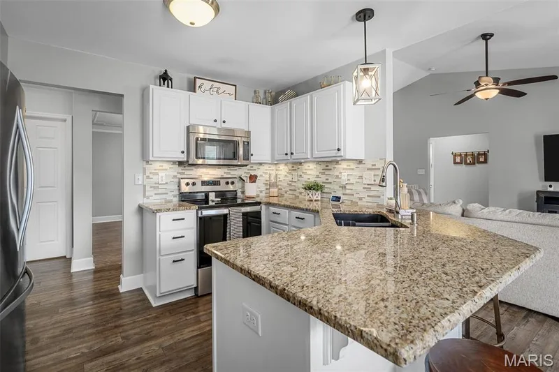 156 Old Williamsburg Parkway, Wentzville, MO 63385 — listing photo 12 of 56