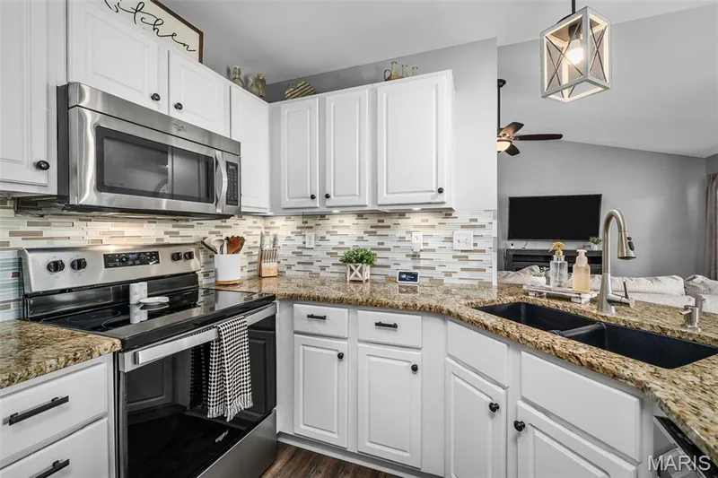 156 Old Williamsburg Parkway, Wentzville, MO 63385 — listing photo 13 of 56