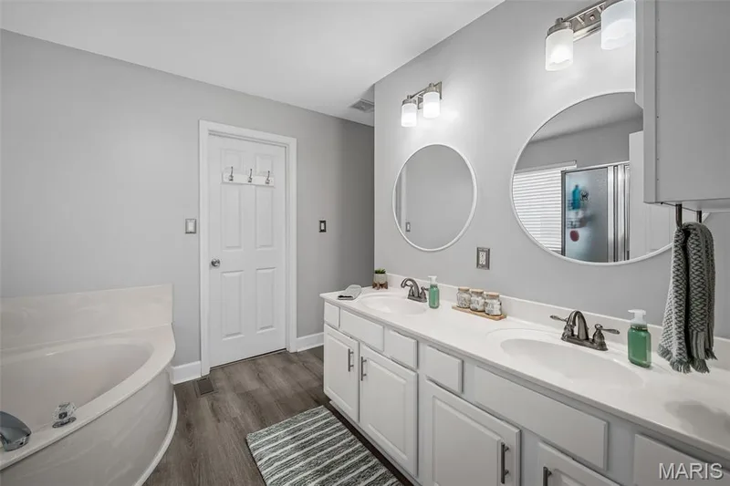 156 Old Williamsburg Parkway, Wentzville, MO 63385 — listing photo 20 of 56