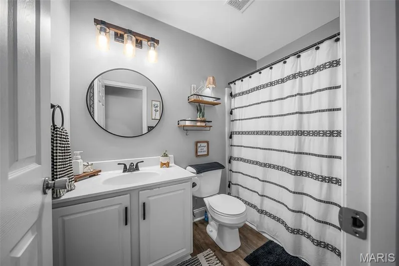 156 Old Williamsburg Parkway, Wentzville, MO 63385 — listing photo 26 of 56
