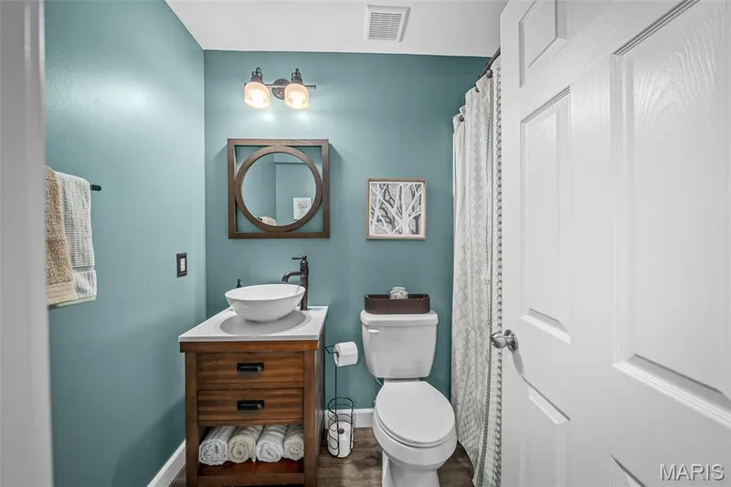 156 Old Williamsburg Parkway, Wentzville, MO 63385 — listing photo 39 of 56