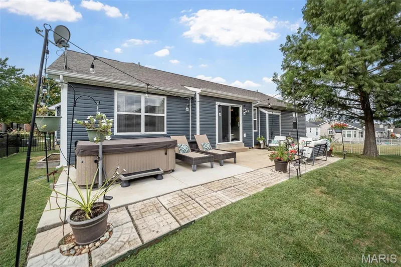 156 Old Williamsburg Parkway, Wentzville, MO 63385 — listing photo 2 of 56
