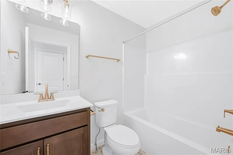 Secondary Bathroom — 53 Pheasant Ring Drive, St Peters, MO 63376