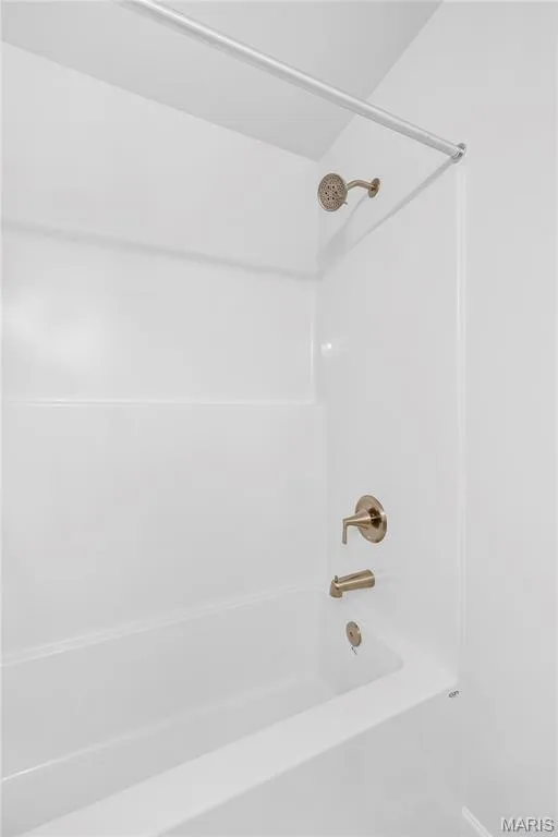 Tub/Shower in Secondary Bathroom — 53 Pheasant Ring Drive, St Peters, MO 63376