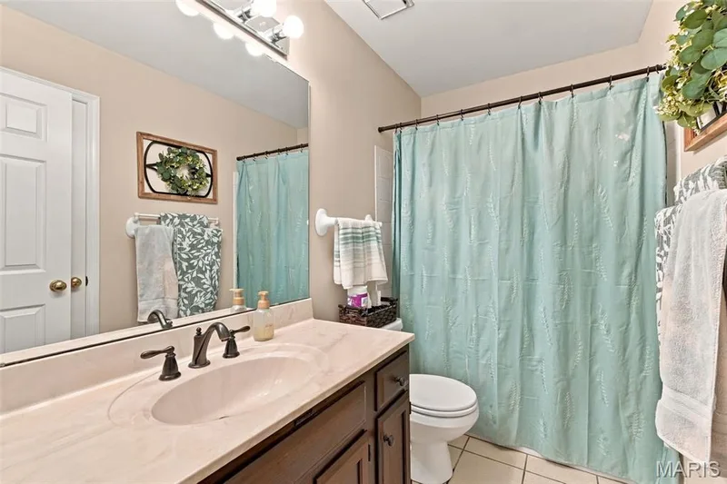 upper level hall bath with tub shower combo — 5872 Wellington Farm Drive, St Charles, MO 63304