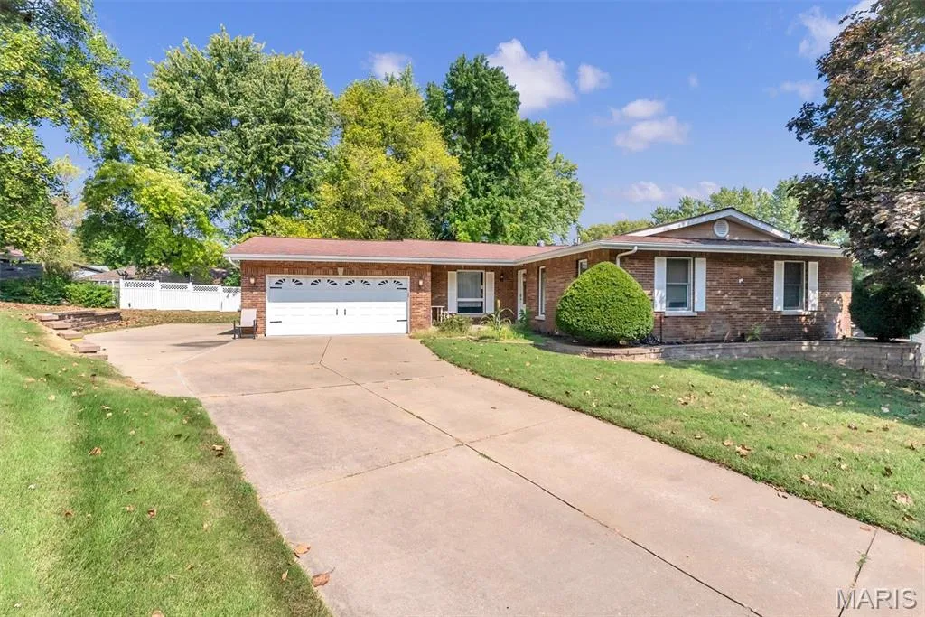 6 Cambridge Court, St Charles, MO 63301 — listing photo 1 of 15