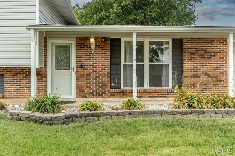 615 Country Lake Drive, St Peters, MO 63376 — listing photo 3 of 36